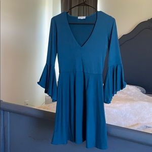 Blue bell sleeve v neck dress
